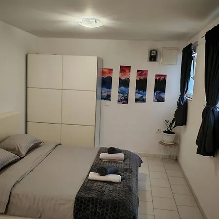 Lukas Apartment *